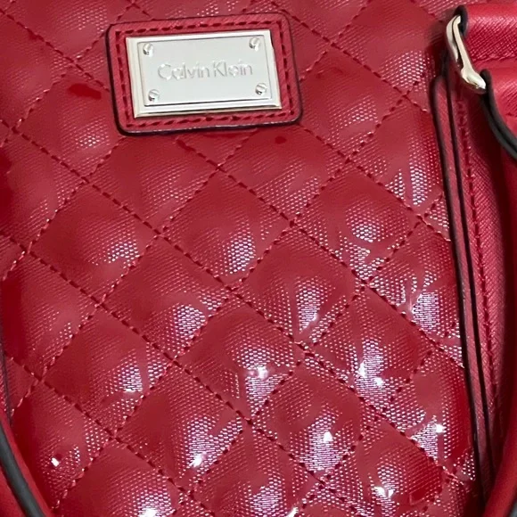 CALVIN KLEIN RED PATENT LEATHER CROSSBODY BAG W/ALL OVER CK LOGO INSIDE AND OUT - Picture 10 of 15